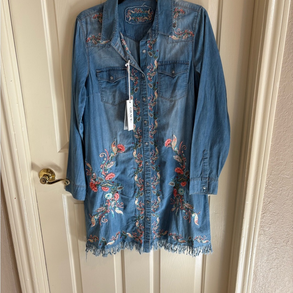 Grace Blue Denim Dress with Floral Embroidery - Picture 4 of 6